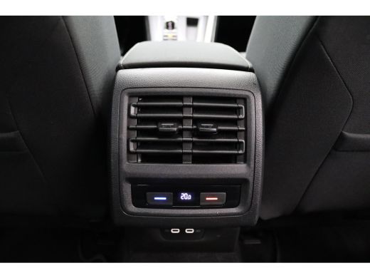 Volkswagen Golf 1.5 eTSI Style | Automaat | Full-Led | Panoramadak | Clima | Parkeersensoren | | Airconditioning ... ActivLease financial lease
