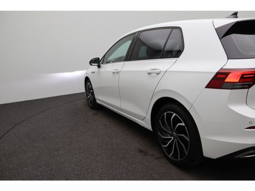 Volkswagen Golf 1.5 eTSI Style | Automaat | Full-Led | Panoramadak | Clima | Parkeersensoren | | Airconditioning ... ActivLease financial lease