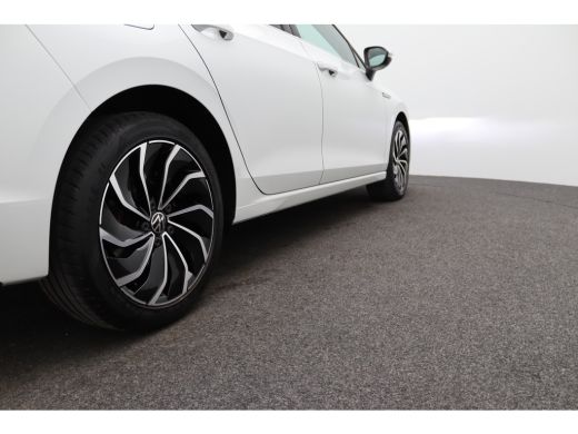 Volkswagen Golf 1.5 eTSI Style | Automaat | Full-Led | Panoramadak | Clima | Parkeersensoren | | Airconditioning ... ActivLease financial lease