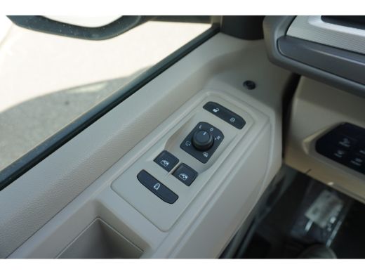 Volkswagen Multivan 1.5 eHybrid L2 Economy Business 4-Motion 1.5 eHybrid L2 Economy 4-Motion, Climatronic, 7-persoons... ActivLease financial lease