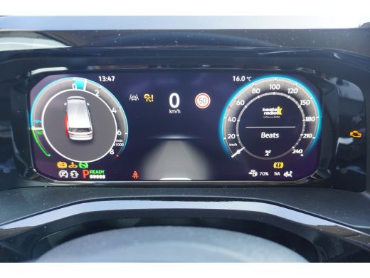 Volkswagen Multivan 1.5 eHybrid L2 Economy Business 4-Motion 1.5 eHybrid L2 Economy 4-Motion, Climatronic, 7-persoons... ActivLease financial lease