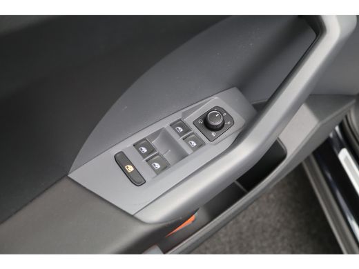 Volkswagen T-Cross 1.0 TSI Style | Achteruitrij assistent | Bots herkenning en activatie | Dakrails ActivLease financial lease