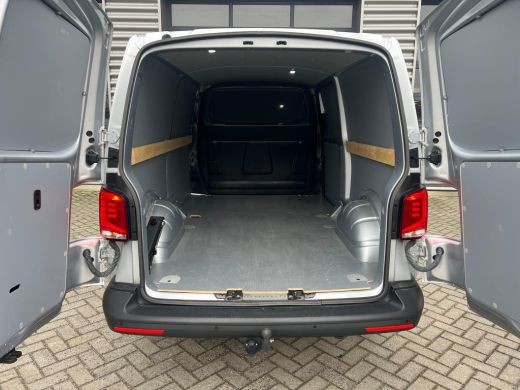 Volkswagen Transporter 2.0 TDI 110 pk L2H1 Comfortline | Trekhaak | Navigatie | Cruise control | ActivLease financial lease