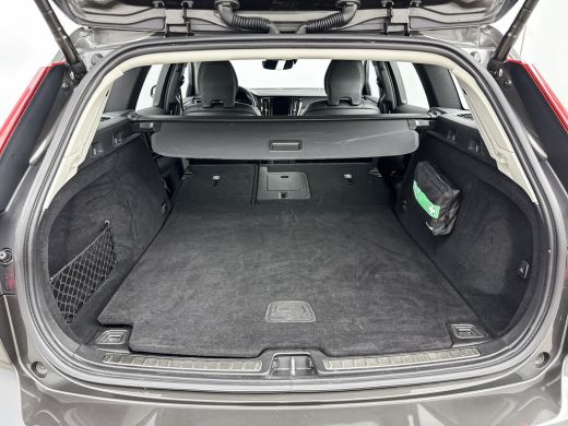 Volvo  V60 B3 Inscription | 18" | Leder | Adaptieve cruise | BLIS | Harman Kardon | Stoel/stuurverwarming | ... ActivLease financial lease