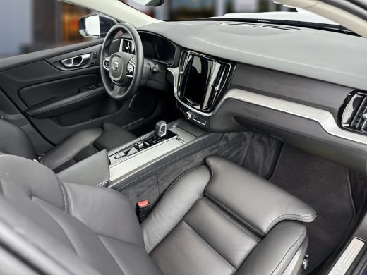 Volvo  V60 B4 Plus Bright | Panoramadak | Getint glas | Trekhaak | Full LED | Elektr. verst. stoelen | Keyle... ActivLease financial lease