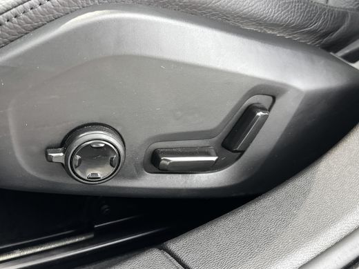 Volvo  V60 B4 Plus Bright | Panoramadak | Getint glas | Trekhaak | Full LED | Elektr. verst. stoelen | Keyle... ActivLease financial lease