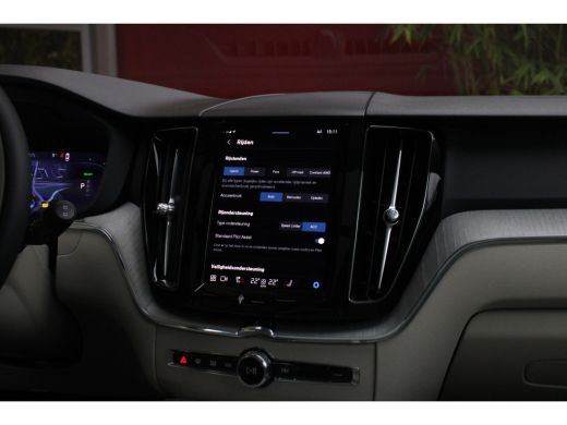 Volvo  XC60 Volvo 2.0 Recharge T6 AWD Plus Bright | Trekhaak | Schuifdak | Memory Seats | Stuur- en stoelverw... ActivLease financial lease