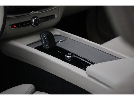 Volvo  XC60 Volvo 2.0 Recharge T6 AWD Plus Bright | Trekhaak | Schuifdak | Memory Seats | Stuur- en stoelverw... ActivLease financial lease