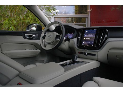 Volvo  XC60 Volvo 2.0 Recharge T6 AWD Plus Bright | Trekhaak | Schuifdak | Memory Seats | Stuur- en stoelverw... ActivLease financial lease