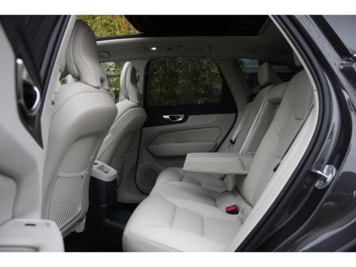Volvo  XC60 Volvo 2.0 Recharge T6 AWD Plus Bright | Trekhaak | Schuifdak | Memory Seats | Stuur- en stoelverw... ActivLease financial lease