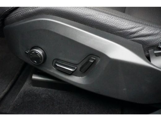 Volvo  XC60 2.0 T6 Plug-in hybrid AWD Plus Dark | Trekhaak | Camera | Schuifdak | Adaptive Cruise | BLIS ActivLease financial lease