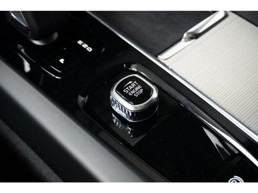 Volvo  XC60 2.0 T6 Plug-in hybrid AWD Plus Dark | Trekhaak | Camera | Schuifdak | Adaptive Cruise | BLIS ActivLease financial lease