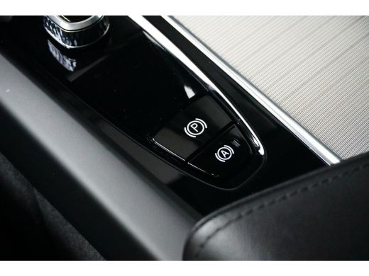 Volvo  XC60 2.0 T6 Plug-in hybrid AWD Plus Dark | Trekhaak | Camera | Schuifdak | Adaptive Cruise | BLIS ActivLease financial lease