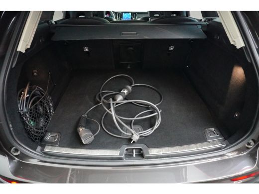 Volvo  XC60 2.0 T6 Plug-in hybrid AWD Plus Dark | Trekhaak | Camera | Schuifdak | Adaptive Cruise | BLIS ActivLease financial lease