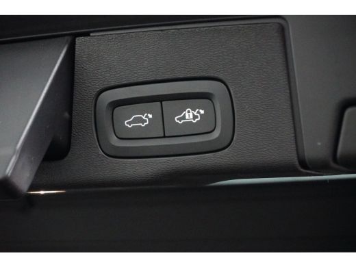 Volvo  XC60 2.0 T6 Plug-in hybrid AWD Plus Dark | Trekhaak | Camera | Schuifdak | Adaptive Cruise | BLIS ActivLease financial lease