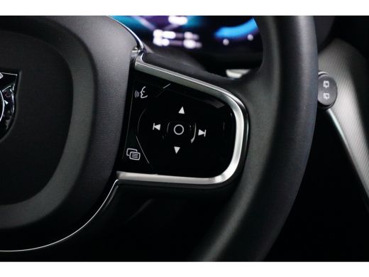 Volvo  XC60 2.0 T8 Plug-in hybrid AWD R-Design | Trekhaak | Camera | Schuifdak | Adaptive Cruise | BLIS ActivLease financial lease