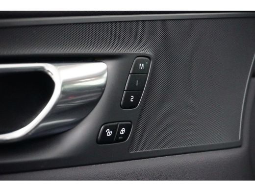 Volvo  XC60 2.0 T8 Plug-in hybrid AWD R-Design | Trekhaak | Camera | Schuifdak | Adaptive Cruise | BLIS ActivLease financial lease