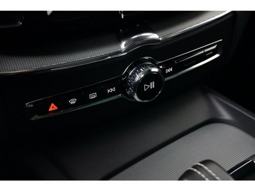 Volvo  XC60 2.0 T8 Plug-in hybrid AWD R-Design | Trekhaak | Camera | Schuifdak | Adaptive Cruise | BLIS ActivLease financial lease