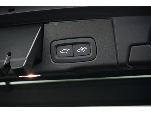 Volvo  XC60 2.0 T8 Plug-in hybrid AWD R-Design | Trekhaak | Camera | Schuifdak | Adaptive Cruise | BLIS ActivLease financial lease