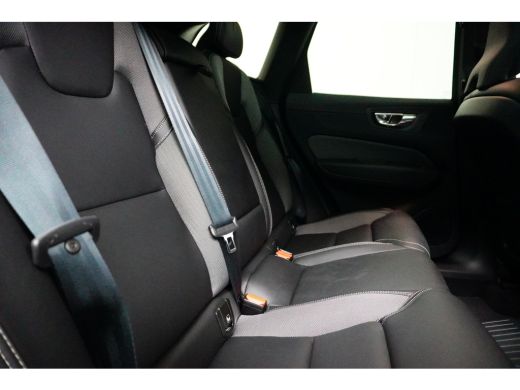 Volvo  XC60 2.0 T8 Plug-in hybrid AWD R-Design | Trekhaak | Camera | Schuifdak | Adaptive Cruise | BLIS ActivLease financial lease