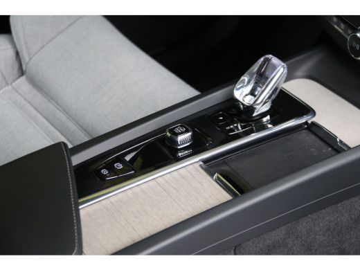 Volvo  XC60 Volvo 2.0 T8 Plug-in hybrid AWD Ultimate Dark | Tailored Wool | Bowers&Wilkins | Luchtvering | Tr... ActivLease financial lease