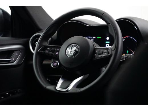 Alfa Romeo Tonale Alfa Romeo 1.3T PHEV Edizione Speciale Plug-In Hybrid Q4 280PK | Navigatie | 20 inch lichtmetaal ... ActivLease financial lease