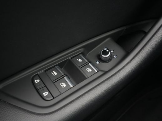 Audi A4 Avant 35 150pk TFSI S edition Navigatie Acc Pdc Carplay ActivLease financial lease