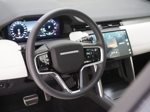 Land Rover Discovery Sport Land Rover P300e Dynamic SE | El. trekhaak | 20 Inch | Black Pack | Panoramadak | Driver Assist Pack ActivLease financial lease