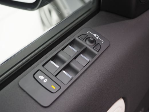 Land Rover Discovery Sport Land Rover P300e Dynamic SE | El. trekhaak | 20 Inch | Black Pack | Panoramadak | Driver Assist Pack ActivLease financial lease