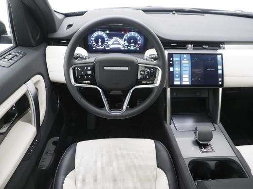 Land Rover Discovery Sport Land Rover P300e Dynamic SE | El. trekhaak | 20 Inch | Black Pack | Panoramadak | Driver Assist Pack ActivLease financial lease