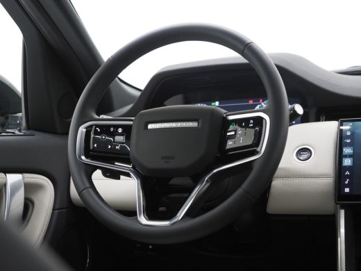 Land Rover Discovery Sport Land Rover P300e Dynamic SE | El. trekhaak | 20 Inch | Black Pack | Panoramadak | Driver Assist Pack ActivLease financial lease