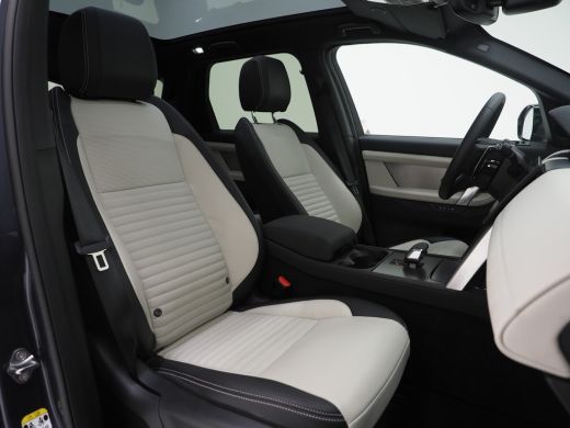 Land Rover Discovery Sport Land Rover P300e Dynamic SE | El. trekhaak | 20 Inch | Black Pack | Panoramadak | Driver Assist Pack ActivLease financial lease