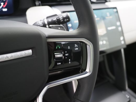 Land Rover Discovery Sport Land Rover P300e Dynamic SE | El. trekhaak | 20 Inch | Black Pack | Panoramadak | Driver Assist Pack ActivLease financial lease