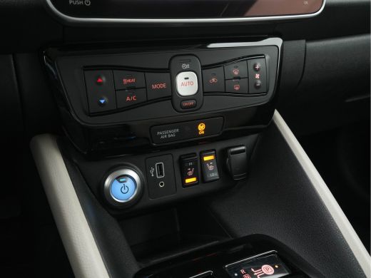 Nissan Leaf N-Connecta 40 kWh (INCL-BTW)  Aut. *ADAPTIVE-CRUISE | NAVI-FULLMAP | SURROUND-VIEW | CARPLAY | KE... ActivLease financial lease