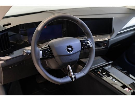 Opel Astra Electric Opel Tourer 54 kWh Edition | Trekhaak | Apple Carplay & Android Auto | 18 inch Lichtmeta... ActivLease financial lease