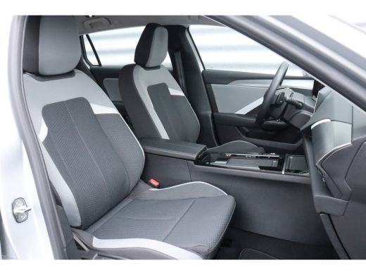 Opel Astra Sports Tourer Opel 1.6 TURBO 180PK HYBRID AUTOMAAT / NAVI / CLIMA / LED / PDC / 17" LMV / BLUETOO... ActivLease financial lease