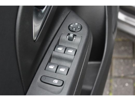 Opel CORSA-E EV 136PK ELEGANCE LAUNCH EDITION AUTOMAAT / NAVI / LEDER / CLIMA / PDC / 17" LMV / CAMERA / FULL-... ActivLease financial lease