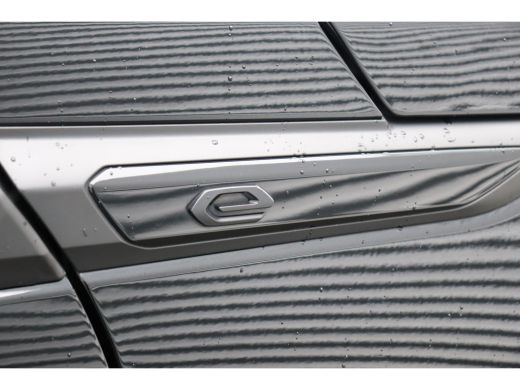 Peugeot e-2008 EV 136PK ALLURE PACK AUTOMAAT / NAVI / LEDER / CLIMA / LED / PDC / 17" LMV / CAMERA / KEYLESS / A... ActivLease financial lease