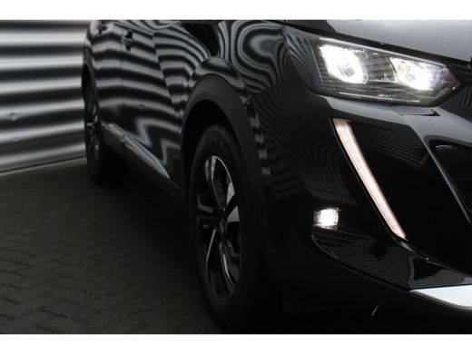 Peugeot e-2008 EV 136PK ALLURE PACK AUTOMAAT / NAVI / LEDER / CLIMA / LED / PDC / 17" LMV / CAMERA / KEYLESS / A... ActivLease financial lease