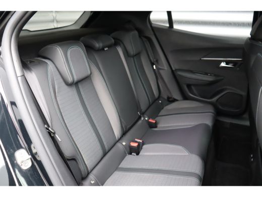 Peugeot e-2008 EV 136PK ALLURE PACK AUTOMAAT / NAVI / LEDER / CLIMA / LED / PDC / 17" LMV / CAMERA / KEYLESS / A... ActivLease financial lease