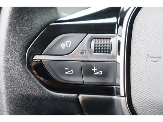 Peugeot e-2008 EV 136PK ALLURE PACK AUTOMAAT / NAVI / LEDER / CLIMA / LED / PDC / 17" LMV / CAMERA / KEYLESS / A... ActivLease financial lease