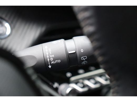 Peugeot e-2008 EV 136PK ALLURE PACK AUTOMAAT / NAVI / LEDER / CLIMA / LED / PDC / 17" LMV / CAMERA / KEYLESS / A... ActivLease financial lease