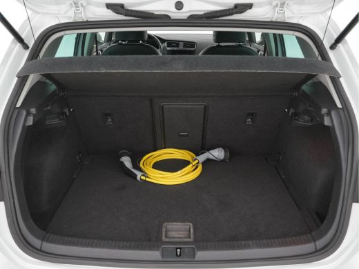 Volkswagen e-Golf E-DITION (INCL-BTW) *VIENNA-FULL-LEATHER | DIGI-COCKPIT | FULL-LED | ADAPTIVE-CRUISE | DYNAUDIO |... ActivLease financial lease