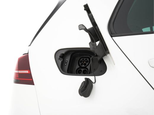 Volkswagen e-Golf E-DITION (INCL-BTW) *VIENNA-FULL-LEATHER | DIGI-COCKPIT | FULL-LED | ADAPTIVE-CRUISE | DYNAUDIO |... ActivLease financial lease