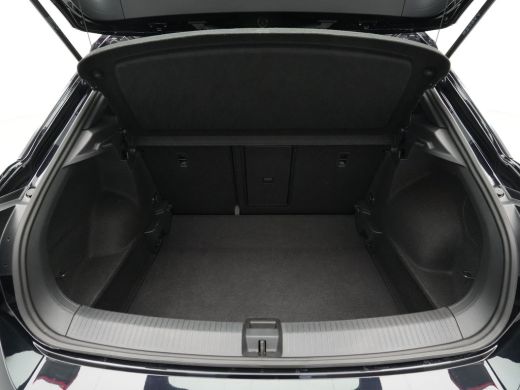 Volkswagen T-Roc 1.5 TSI 150pk DSG R-Line Navi via App Clima Pdc Acc 185 ActivLease financial lease