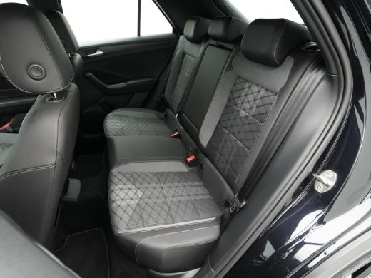 Volkswagen T-Roc 1.5 TSI 150pk DSG R-Line Navi via App Clima Pdc Acc 185 ActivLease financial lease