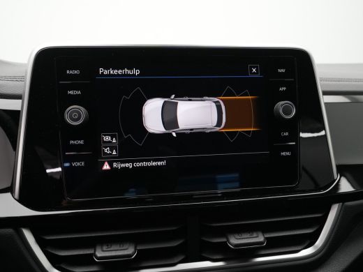 Volkswagen T-Roc 1.5 TSI 150pk DSG R-Line Navi via App Clima Pdc Acc 185 ActivLease financial lease