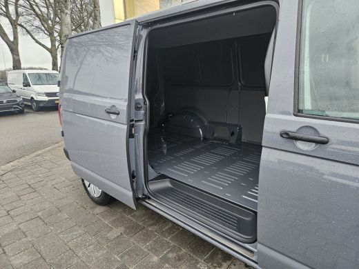 Volkswagen Transporter 2.0 TDI L2H1 150PK hand ActivLease financial lease