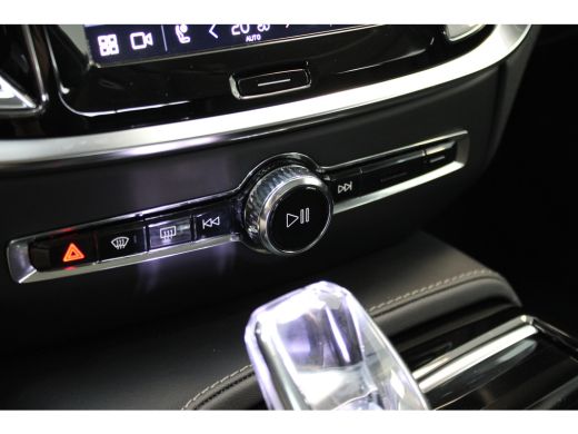 Volvo  V60 Volvo T6 350PK Ultra Dark | Massage | 360° | Trekhaak | Getint Glas | Stoel&Stuur Verw. | Head-up ActivLease financial lease