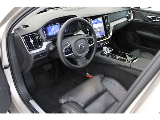 Volvo  V60 Volvo T6 350PK Ultra Dark | Massage | 360° | Trekhaak | Getint Glas | Stoel&Stuur Verw. | Head-up ActivLease financial lease